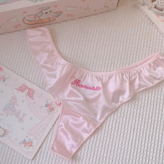 Culotte en satin soie sans couture, culottes en soie glacée, sous-vêtements pour femmes, string volanté avec lettres.