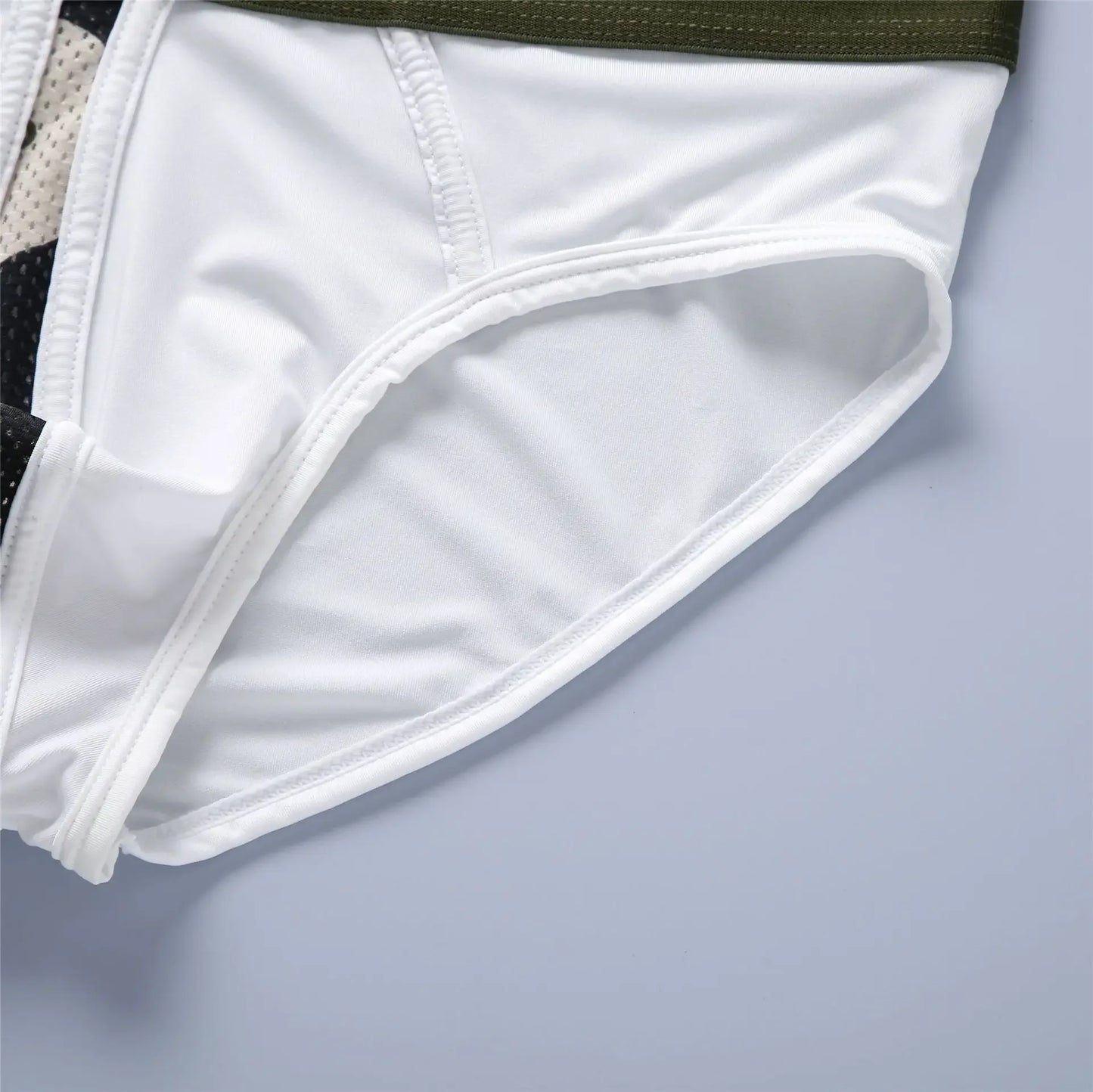 Peignoir blanc avec soie taille XS marque Les Garçons PARIS dans son Peignoir blanc avec soie taille XS marque Les Garçons PARIS dans son