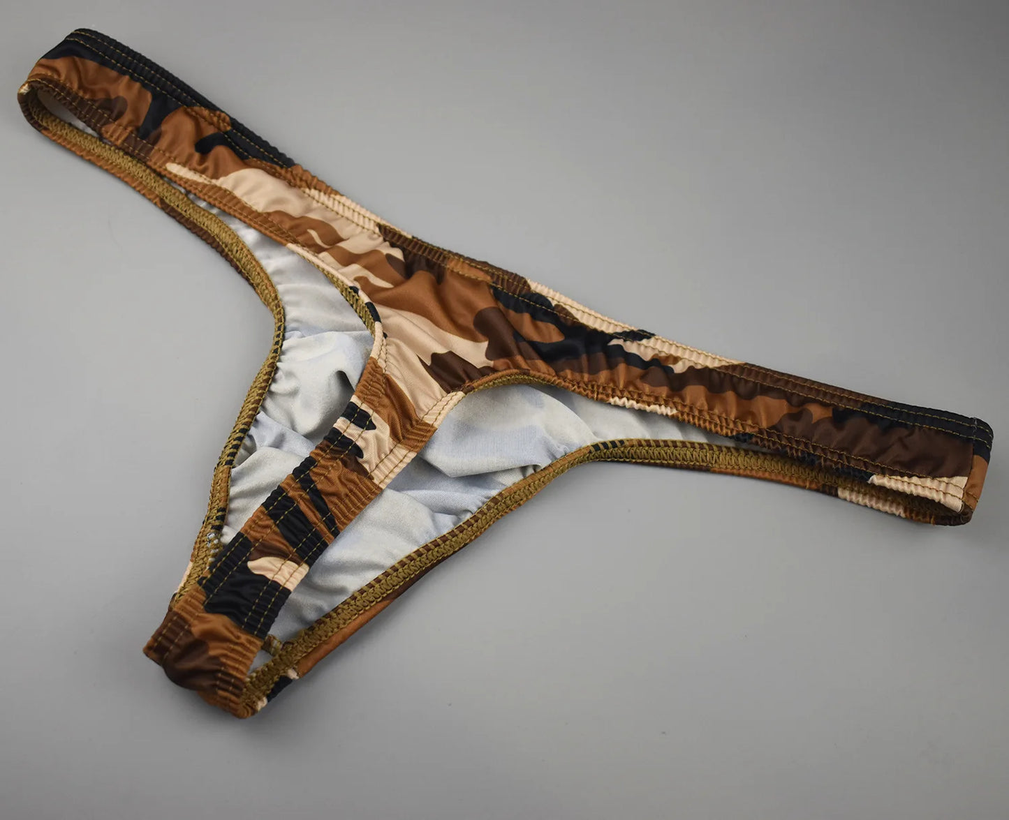 Slip tanga homme taille basse à imprimé camouflage 3D, poche enveloppante, tissu soyeux, respirant et confortable pour un usage quotidien ou les occasions spéciales