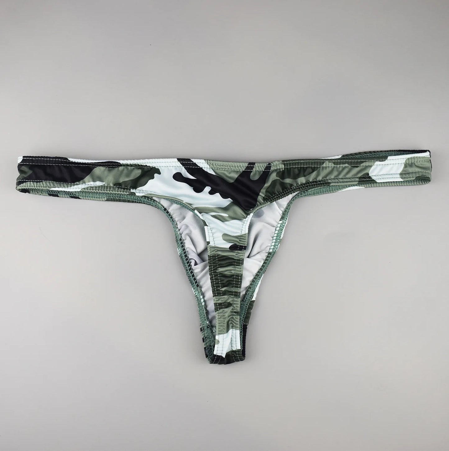 Slip tanga homme taille basse à imprimé camouflage 3D, poche enveloppante, tissu soyeux, respirant et confortable pour un usage quotidien ou les occasions spéciales