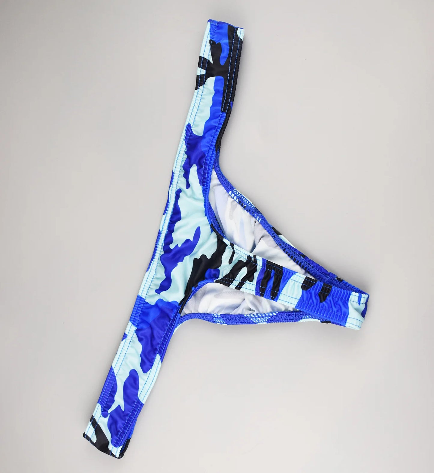 Slip tanga homme taille basse à imprimé camouflage 3D, poche enveloppante, tissu soyeux, respirant et confortable pour un usage quotidien ou les occasions spéciales